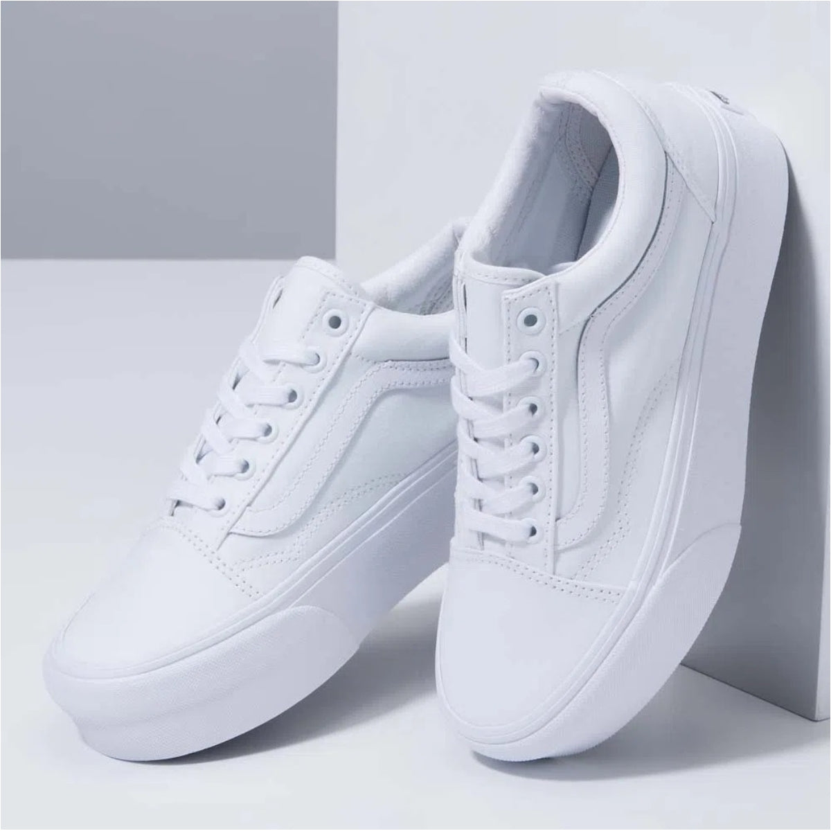 Tenis Classics Old Skool Blanco Dama Vans VN0A7Q5MW0